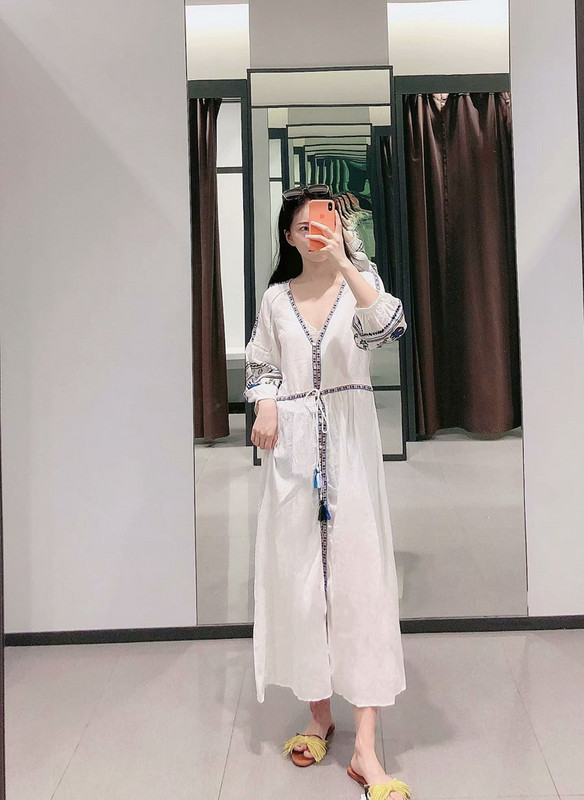 Rochie casual de dama cu broderie potrivita pentru plaja