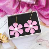 Cercei eleganti de dama in roz cu forma unei flori