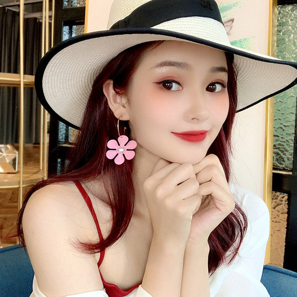 Cercei eleganti de dama in roz cu forma unei flori