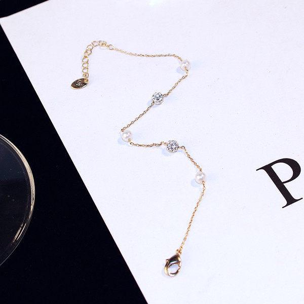 Brățară elegantă de damă, de culoare aurie, cu perle și pietre