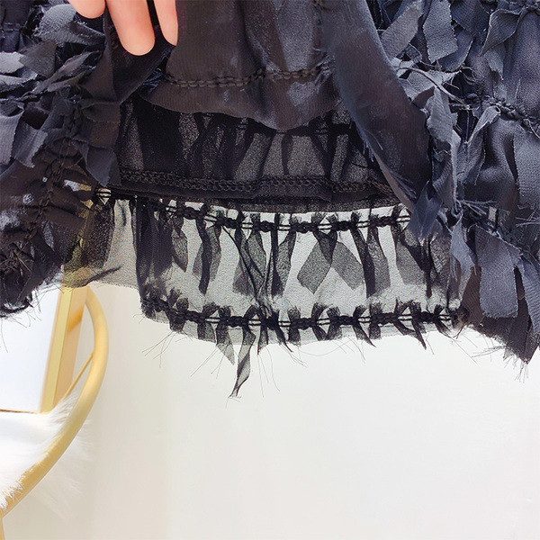 Maieu de damă decorat cu pietre în alb și negru