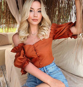 Модерна дамска блуза с къс ръкав и копчета в оранжев цвят