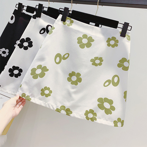 Fusta de dama cu model floral in trei culori