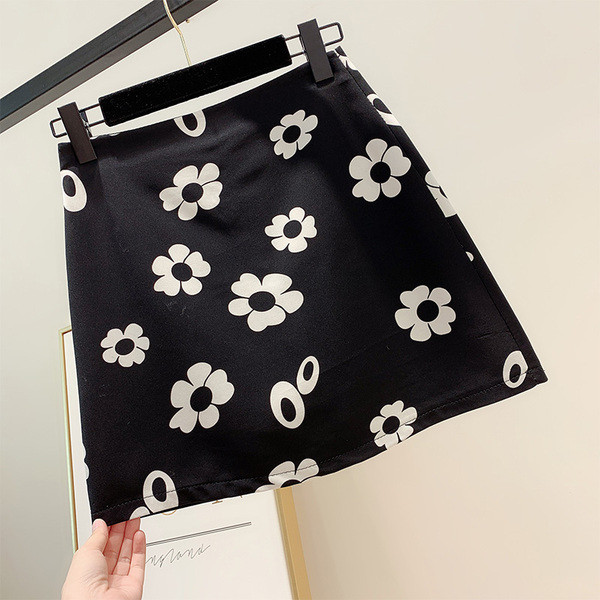 Fusta de dama cu model floral in trei culori