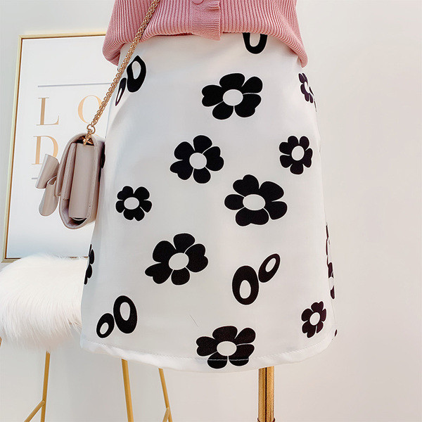 Fusta de dama cu model floral in trei culori