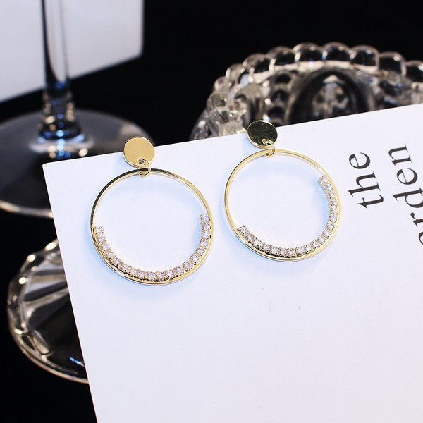 Cercei de dama de culoare aurie - cu forma rotunda