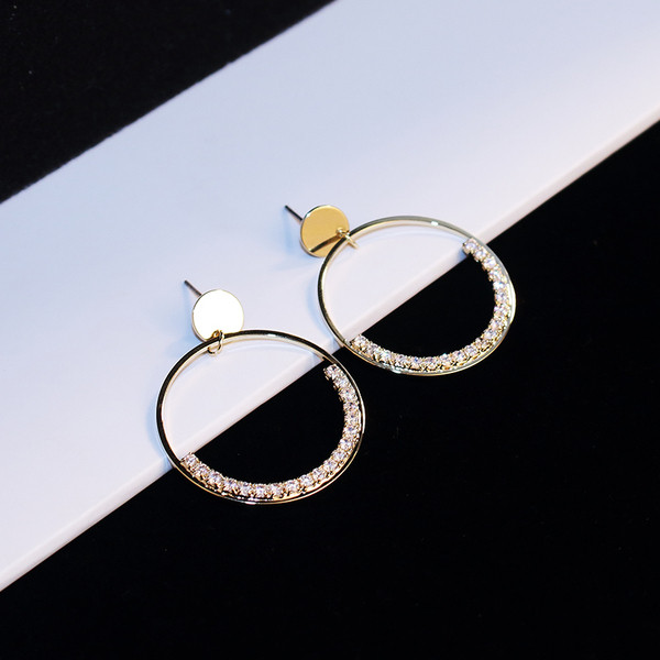 Cercei de dama de culoare aurie - cu forma rotunda