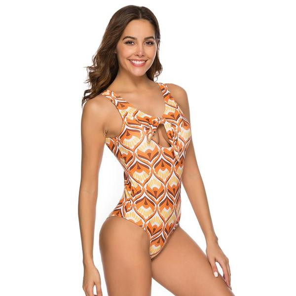 Un costum de baie intreg de dama cu element de legatura