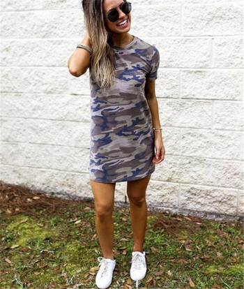 Ежедневна дамска рокля с гол гръб и къс ръкав в камуфлажен десен
