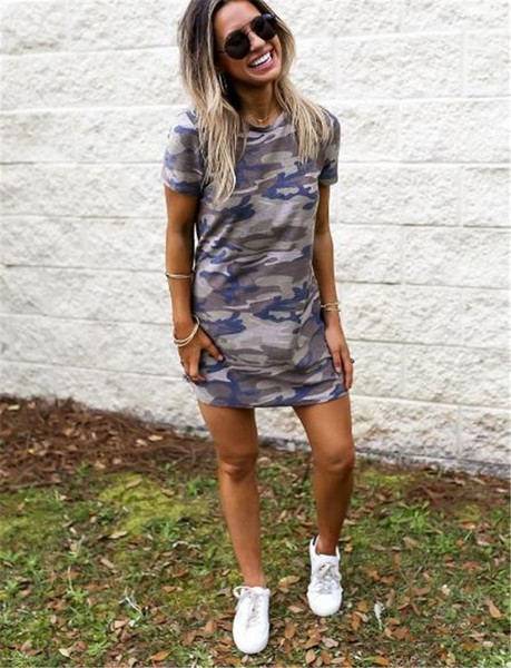 Ежедневна дамска рокля с гол гръб и къс ръкав в камуфлажен десен 
