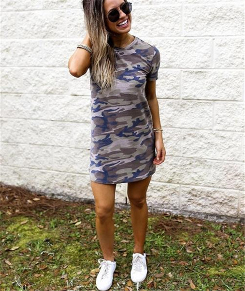 Ежедневна дамска рокля с гол гръб и къс ръкав в камуфлажен десен 
