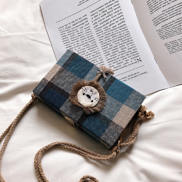 Geanta de dama moderna cu element 3D in trei culori