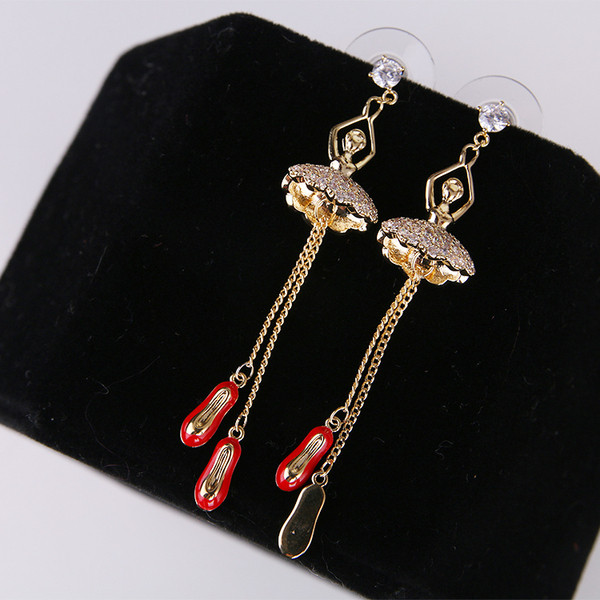 Cercei lungi de dama cu pietre - de culoare argintiu si auriu