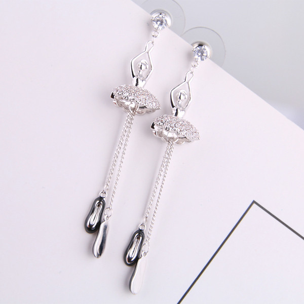 Cercei lungi de dama cu pietre - de culoare argintiu si auriu