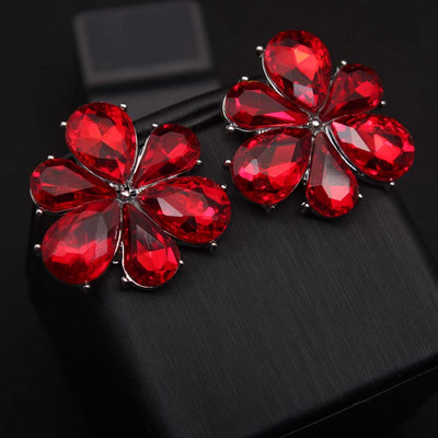 Cercei eleganti de dama in forma de floare in patru culori