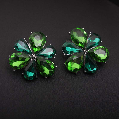 Cercei eleganti de dama in forma de floare in patru culori