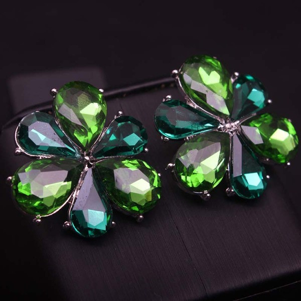 Cercei eleganti de dama in forma de floare in patru culori