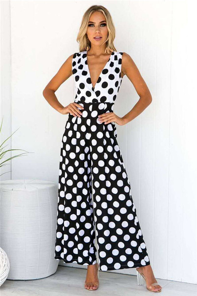 Salopetă de damă modernă de culoare neagră cu puncte și decolteu adânc