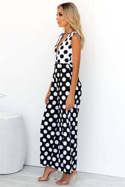 Salopetă de damă modernă de culoare neagră cu puncte și decolteu adânc