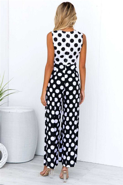 Salopetă de damă modernă de culoare neagră cu puncte și decolteu adânc