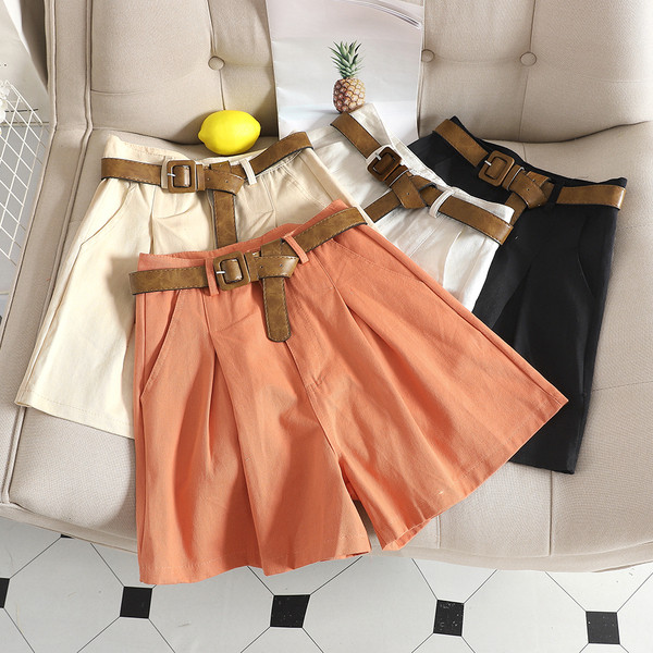 Pantaloni scurti de dama cu curea in mai multe culori