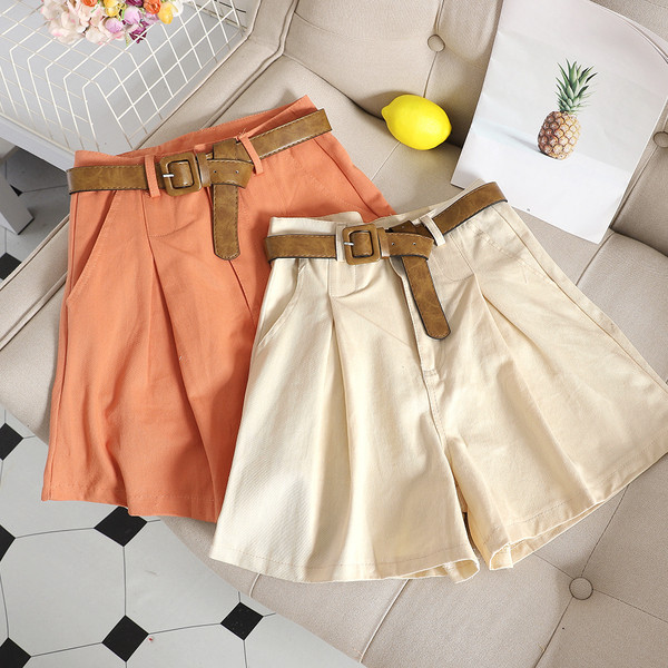 Pantaloni scurti de dama cu curea in mai multe culori