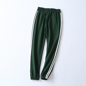 дамски спортни панталони в черен и зелен цвят с страничен кант