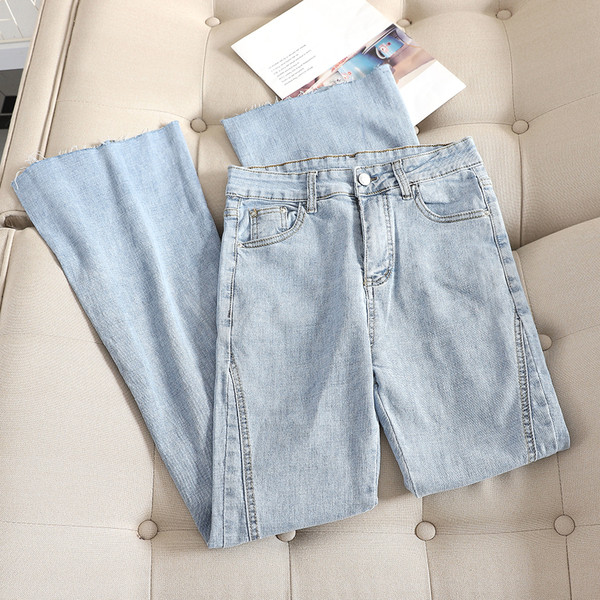 Blugi de dama model lat cu talie inalta intr-o culoare deschisa