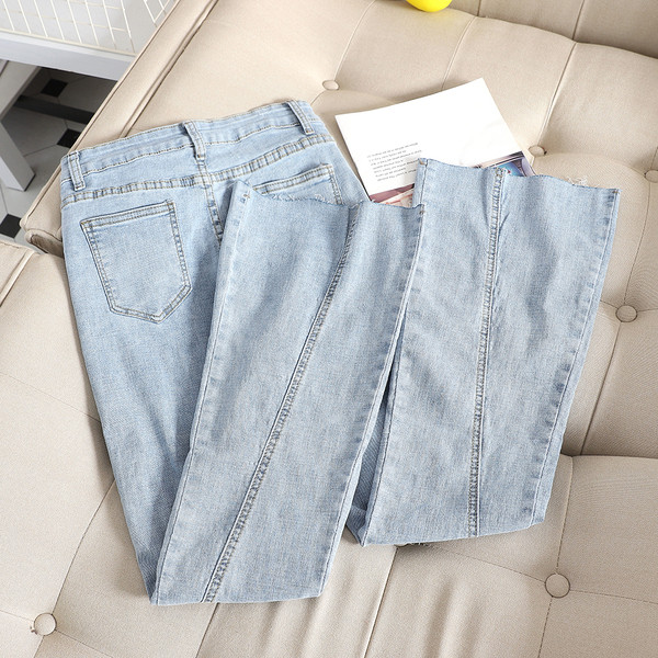 Blugi de dama model lat cu talie inalta intr-o culoare deschisa