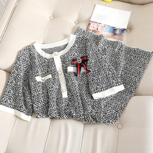 Rochie elegantă de damă cu mâneci scurte în alb-negru