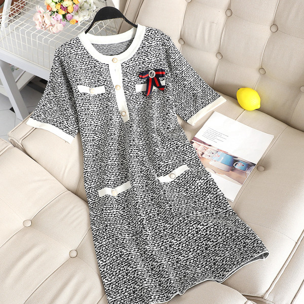 Rochie elegantă de damă cu mâneci scurte în alb-negru