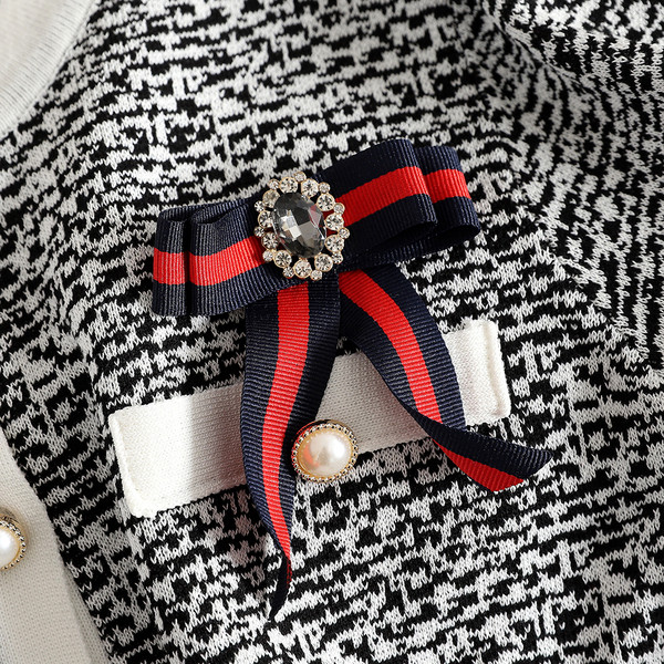 Rochie elegantă de damă cu mâneci scurte în alb-negru