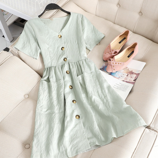 Model actual de rochie de dama cu nasturi in verde, galben si alb