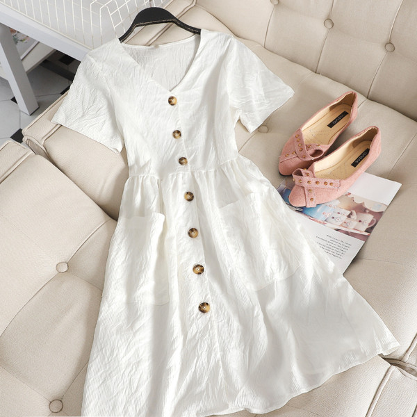 Model actual de rochie de dama cu nasturi in verde, galben si alb