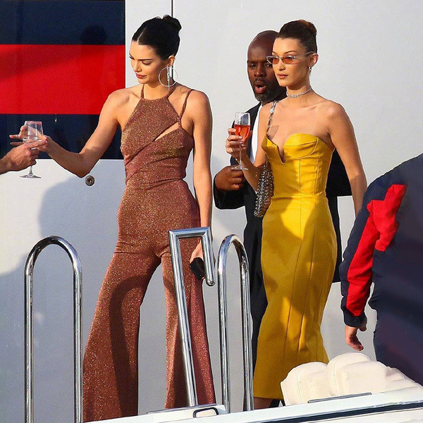 Salopetă lungă de damă elegantă cu efect strălucitor și părți decupate