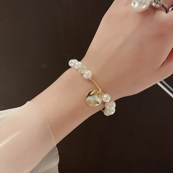 Brățară elegantă de damă-de culoare aurie cu perle