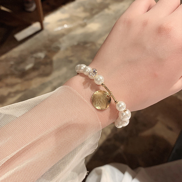 Brățară elegantă de damă-de culoare aurie cu perle