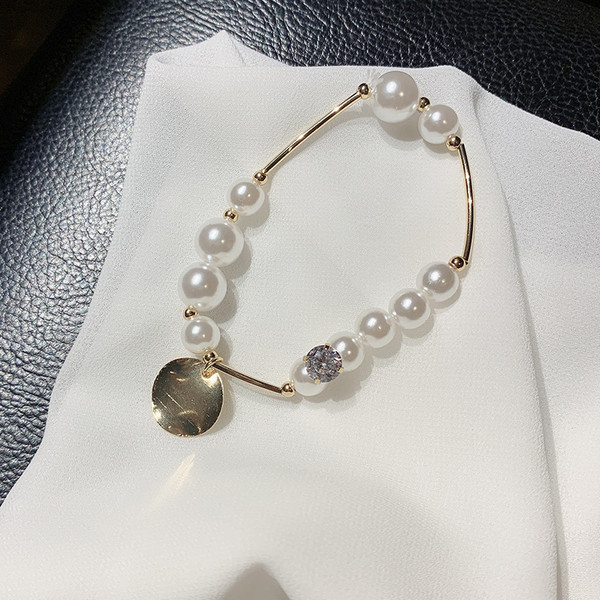 Brățară elegantă de damă-de culoare aurie cu perle