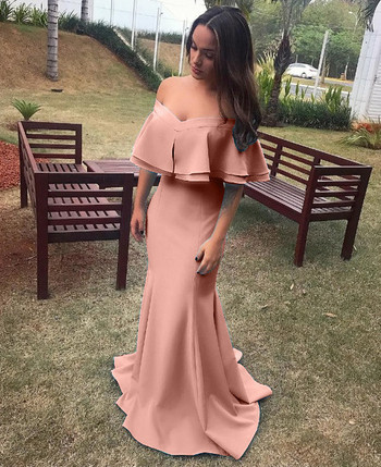 Rochie lunga de dama eleganta cu umerii goi in roz