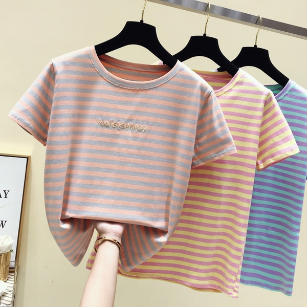 Tricou dama in dungi cu inscriptie in mai multe culori