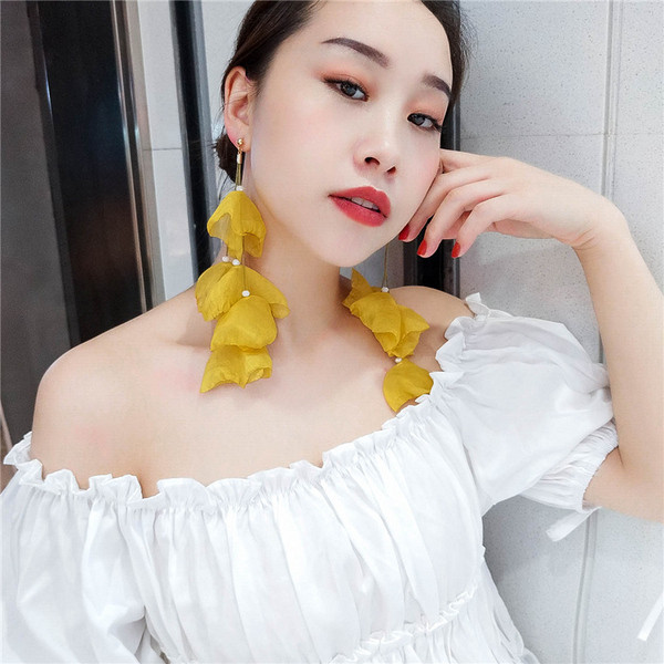 Cercei lungi de dama in galben si alb