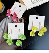 Cercei moderni de dama in trei culori in forma de floare