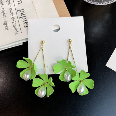 Cercei moderni de dama in trei culori in forma de floare