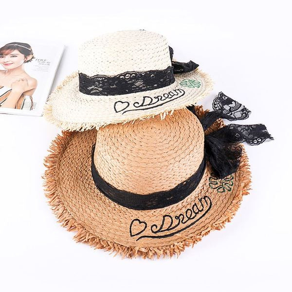 Модерна дамска плажна шапка с дантелена панделка и надпис