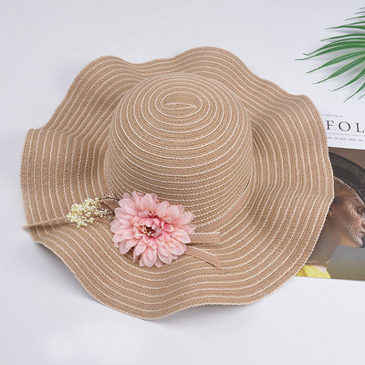 Стилна дамска лятна шапка с декорация цветя