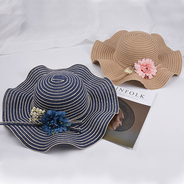 Стилна дамска лятна шапка с декорация цветя