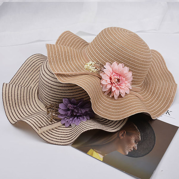 Стилна дамска лятна шапка с декорация цветя