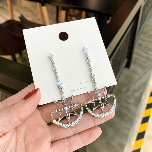 Cercei lungi de dama de culoare argintie cu pietre