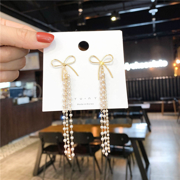 Cercei moderni de dama in culoarea aurie-cu perle