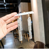 Model nou de cercei de dama - de culoare argintie cu pietre